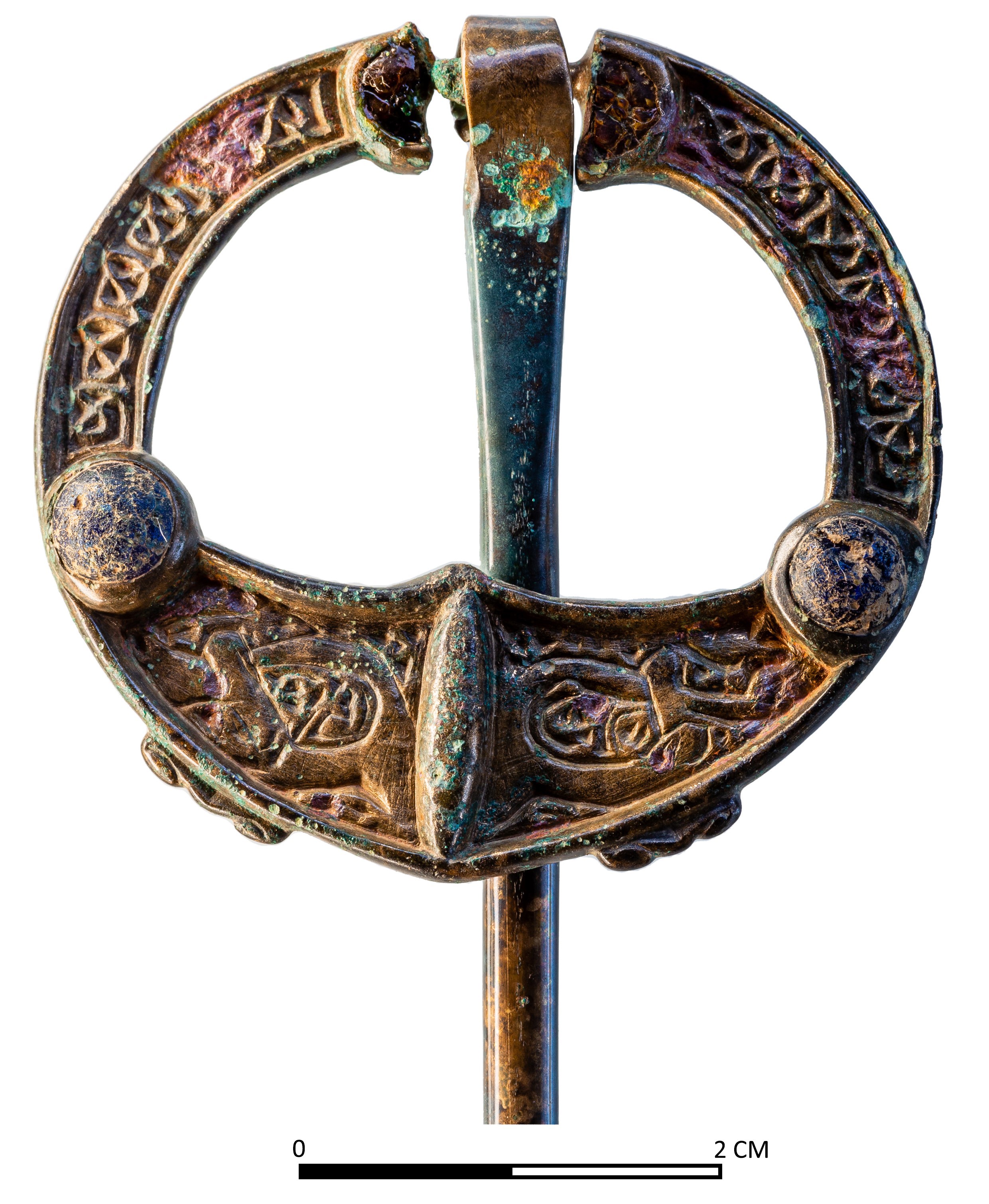 Illustration 11: Close-up of front of brooch head showing zoomorphic design and glass insets (Photo: John Channing, AMS).