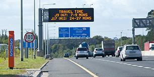 Travel time sign on the m50